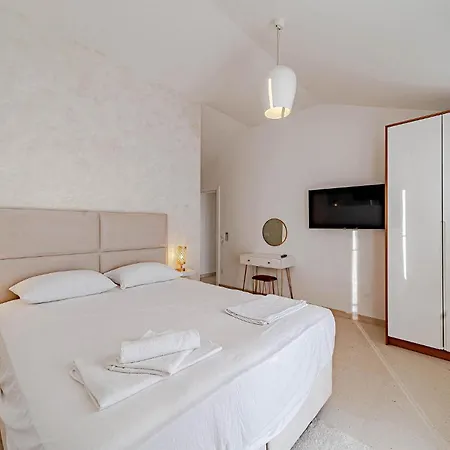 Lovely In Stankovic Ferienhaus Orebić